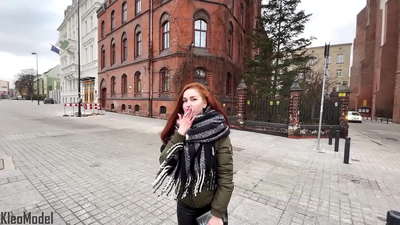 Јавно преузимање: лепа девојка је јебана за иПхоне и добија сперму у пичкицу. ЦлеоМодел